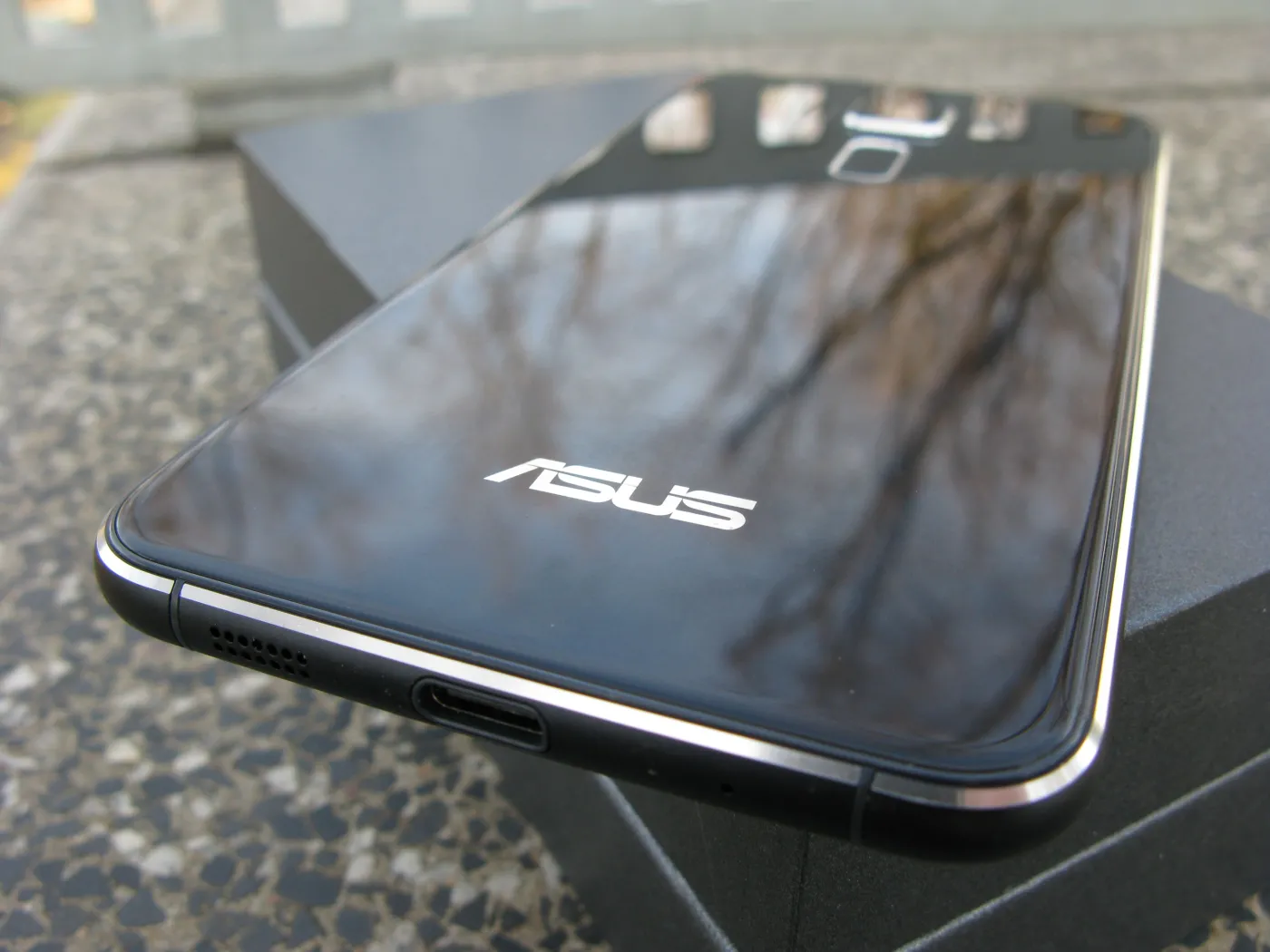 9682051-asus-zenfon-3.jpg
