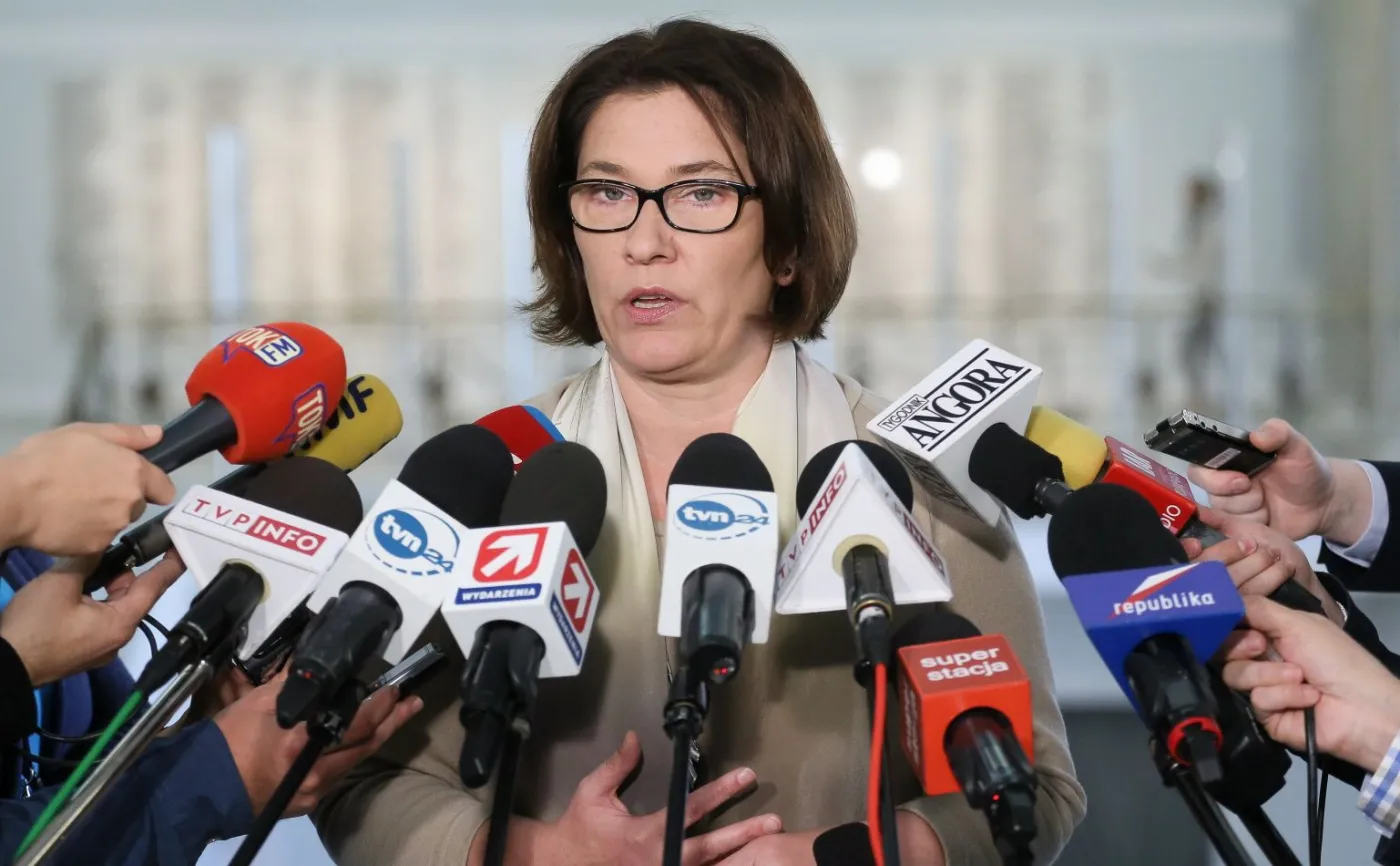 Rzeczniczka PiS: Wypowiedź ministra Waszczykowskiego była prywatna. Protesty kobiet były "ważne i istotne".