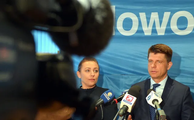 Petru: Odkręcimy szkodliwe rozwiązania, jak kretyński, głupkowaty zakaz handlu w niedzielę