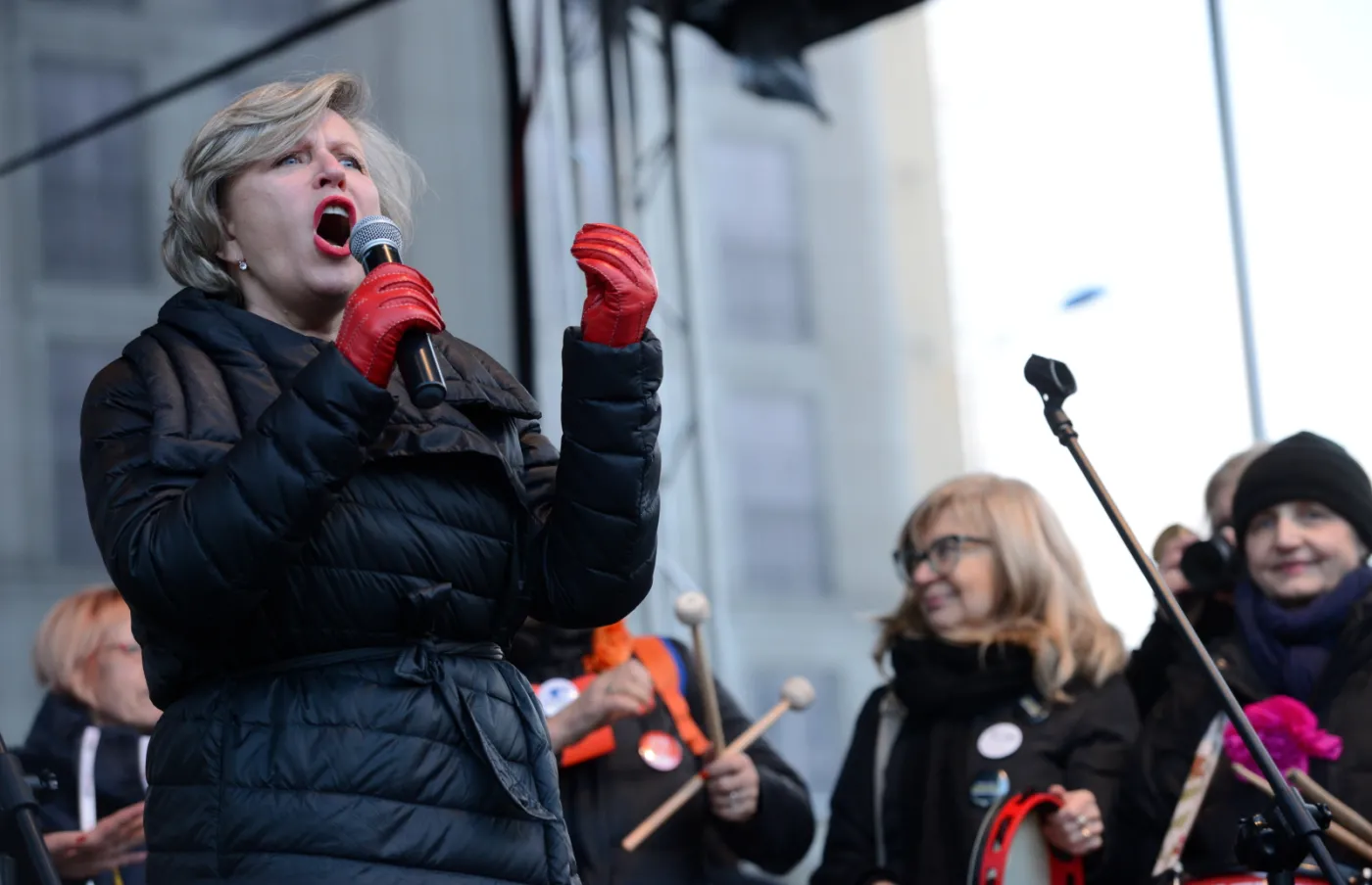 Janda, Ostaszewska, Kopacz przeszły z Międzynarodowym Strajkiem Kobiet ulicami Warszawy. ZDJĘCIA