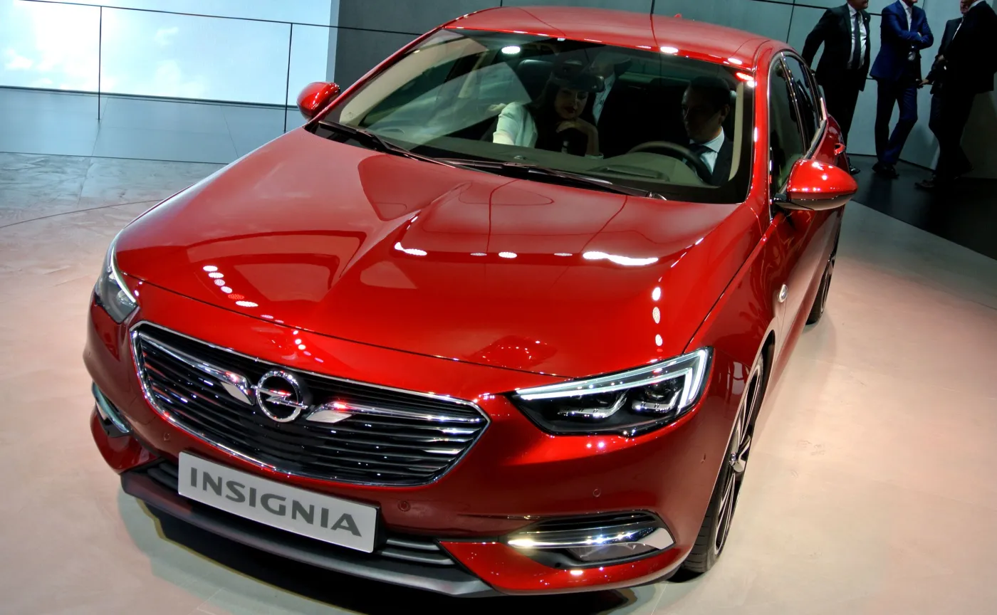 9960886-opel-insignia.jpg