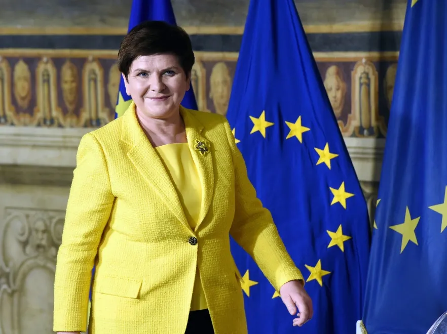 Warto znać symbolikę kolorów... Beata Szydło pośmiewiskiem Internetu - przez TĘ żółtą marynarkę. FOTO