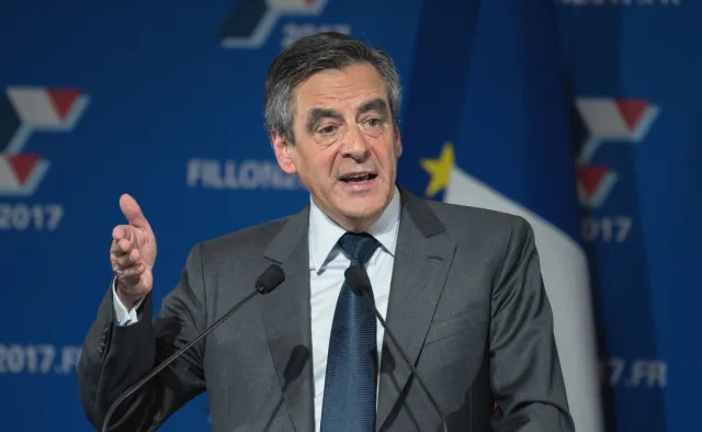 Francois Fillon ma coraz większe problemy. Na jaw wychodzą kolejne fakty o jego żonie