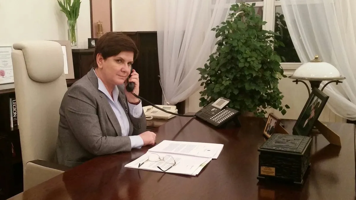 Wpadka Szydło z telefonem? "Pani premier, lepiej rozmawiać przez włączony"