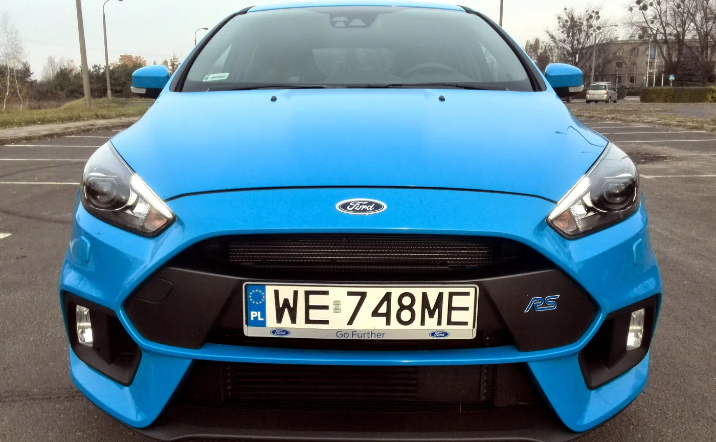 10077941-ford-focus-rs.jpg