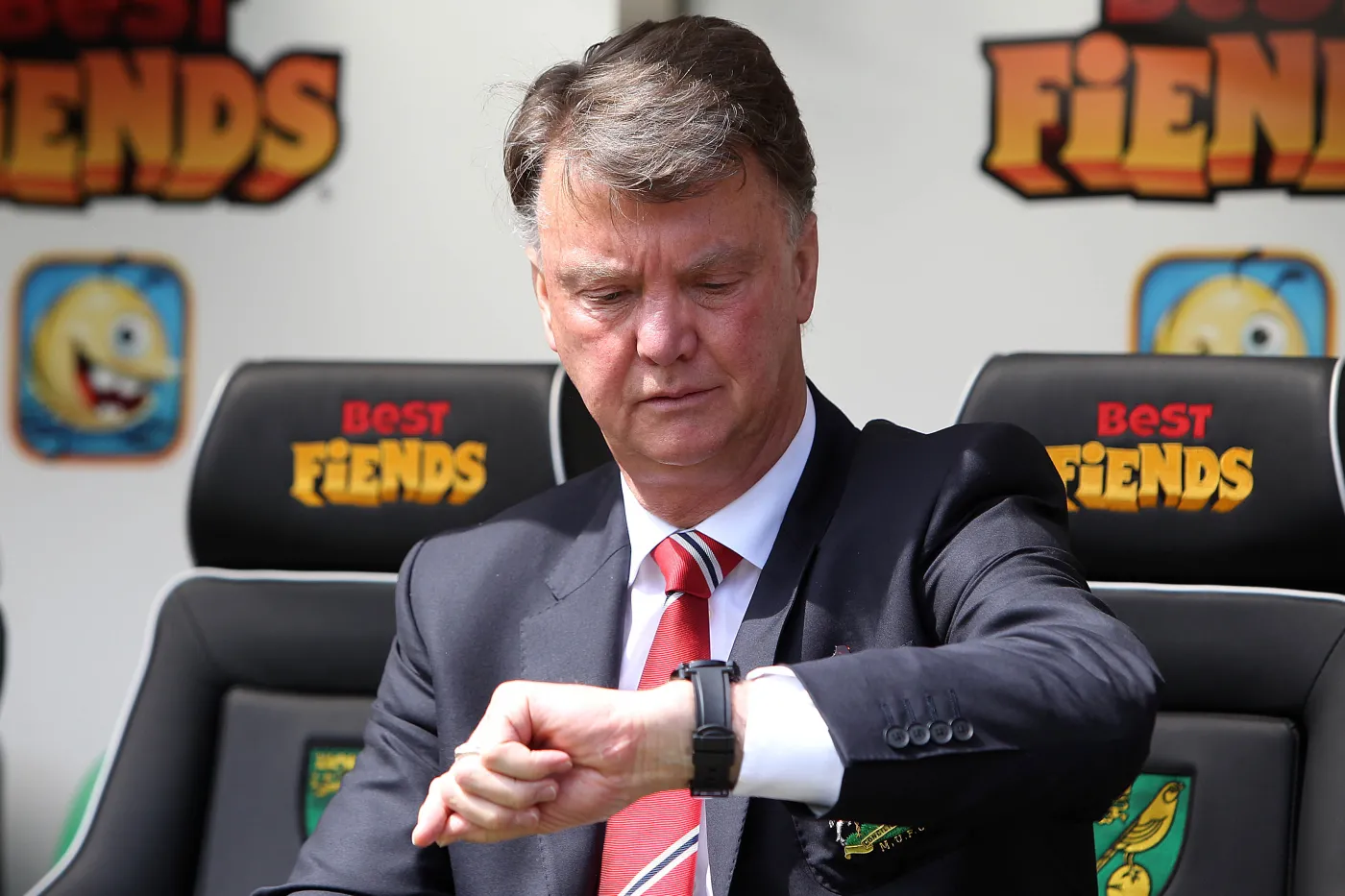 Jego czas dobiegł końca. Louis van Gaal już nigdy nie zasiądzie na ławce trenerskiej