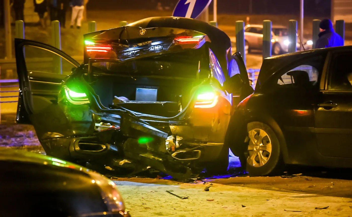 BMW z Antonim Macierewiczem rozbite. Policja i żandarmeria wojskowa ustalają przyczyny wypadku [ZDJĘCIA]