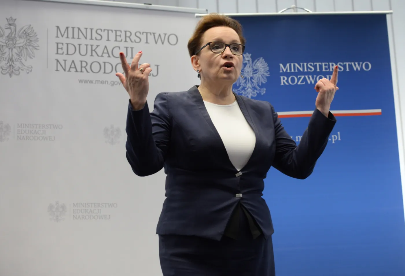 "GW" o aferze w dolnośląskim PCK: Kampania wyborcza minister Zalewskiej za pieniądze wyprowadzane z organizacji?