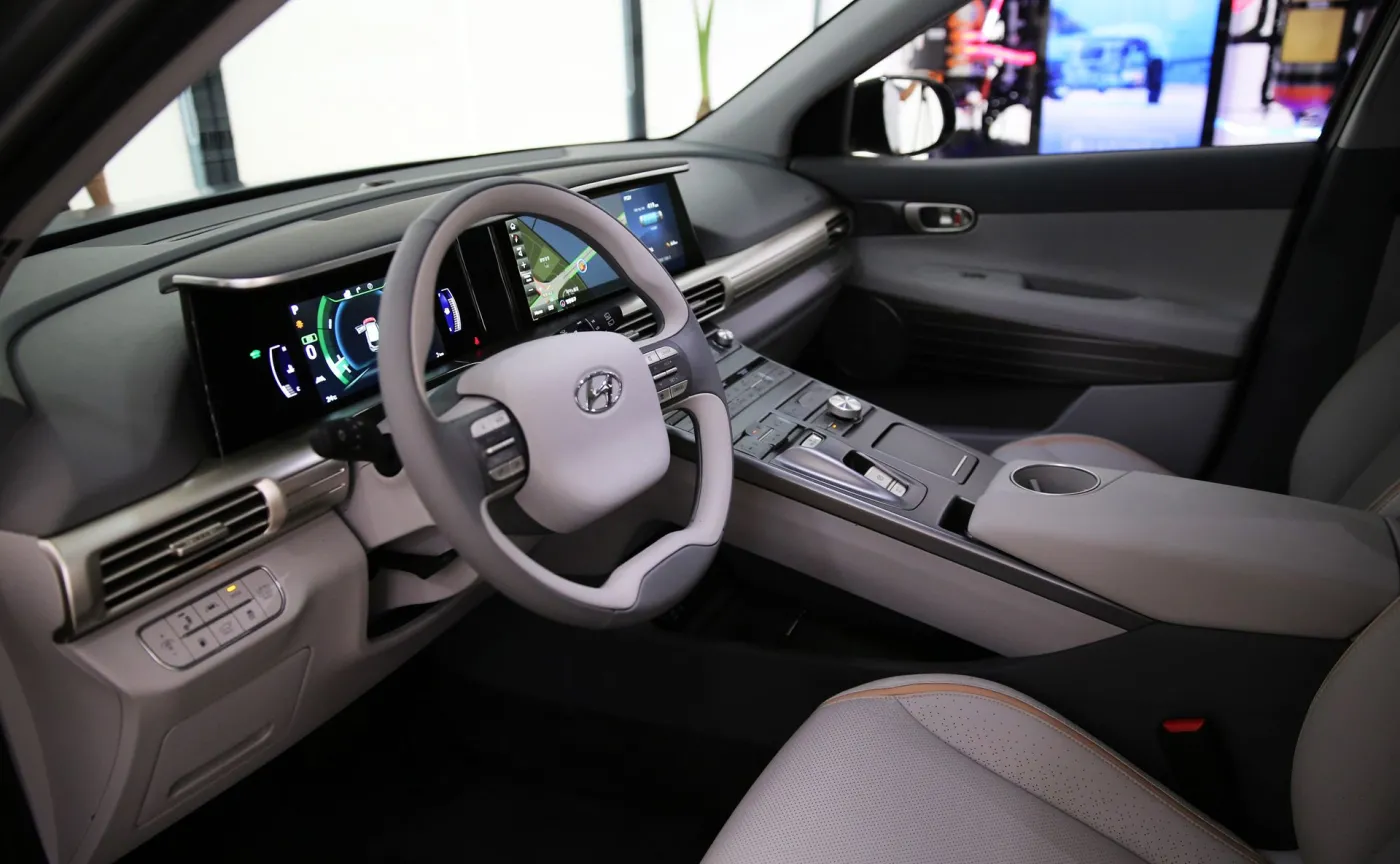10382142-hyundai-fcev.jpg