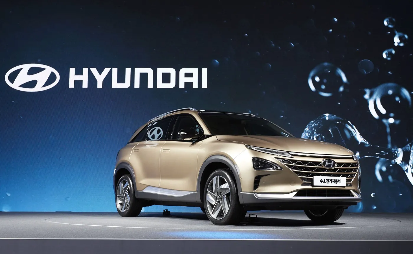10382174-hyundai-fcev.jpg