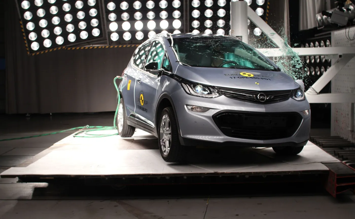 10424011-opel-ampera.jpg