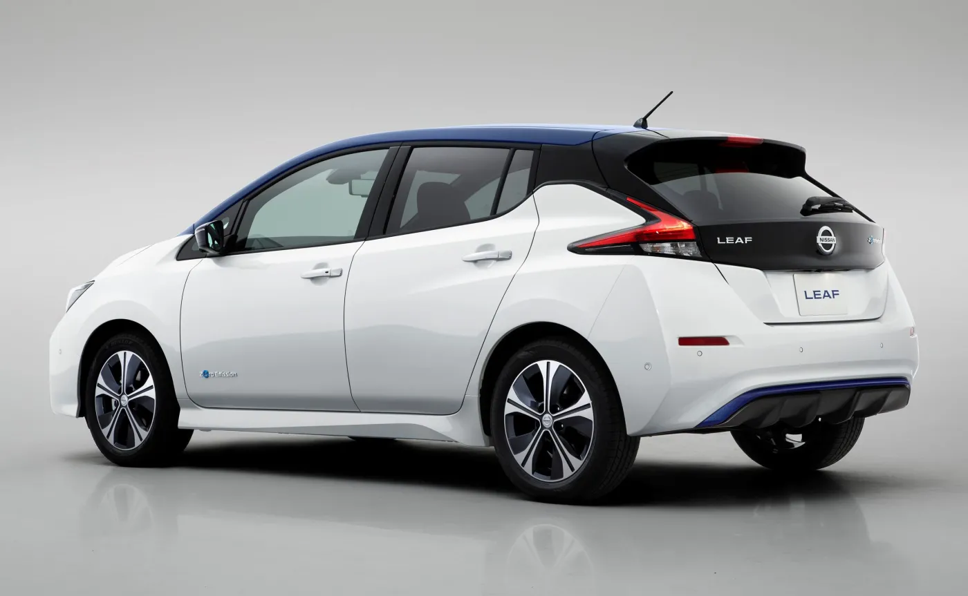 10427965-nissan-leaf.jpg