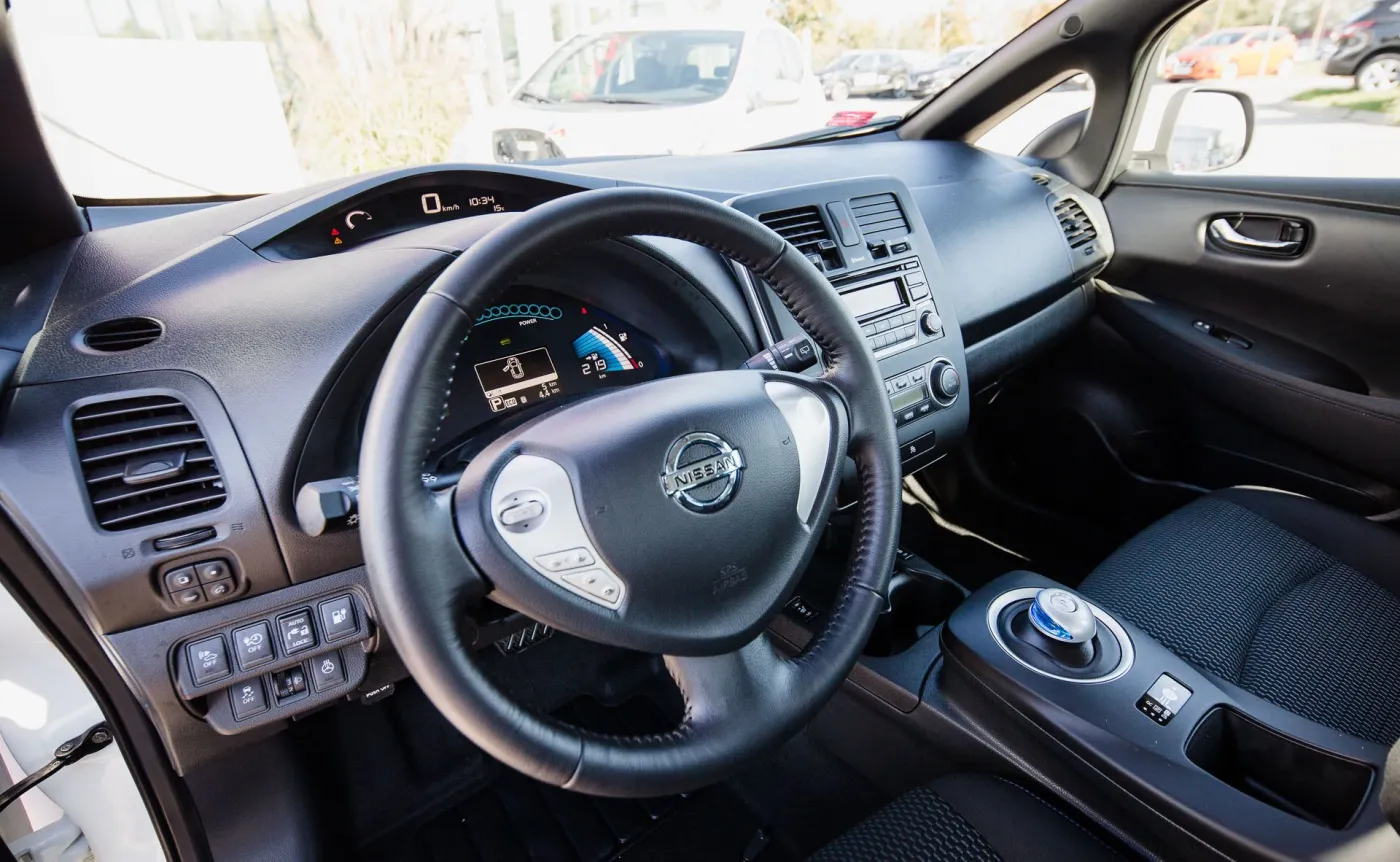 10476874-nissan-leaf.jpg