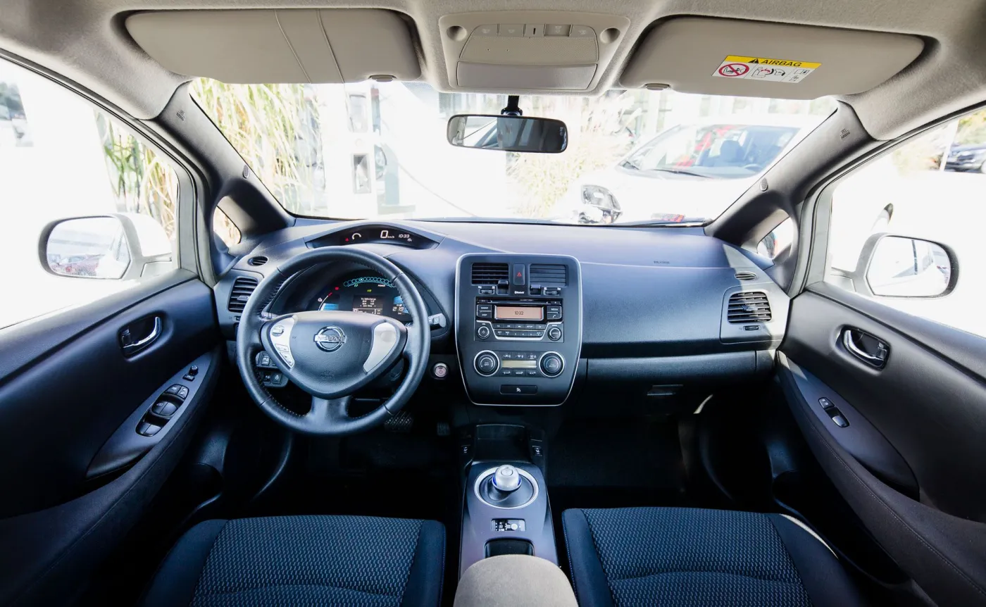 10476938-nissan-leaf.jpg