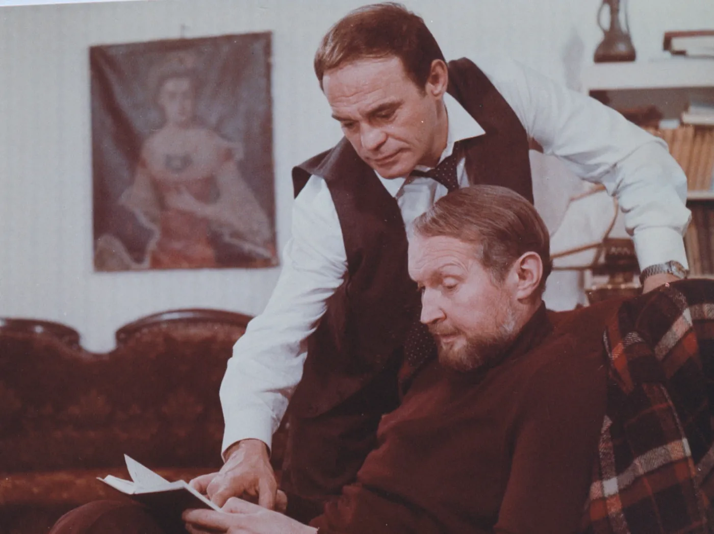 "Mieliśmy ambicję, by przemycić coś o Katyniu". Scenarzysta "Alternatyw 4" o kulisach powstawania serialu