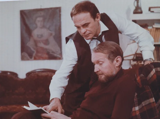 "Mieliśmy ambicję, by przemycić coś o Katyniu". Scenarzysta "Alternatyw 4" o kulisach powstawania serialu