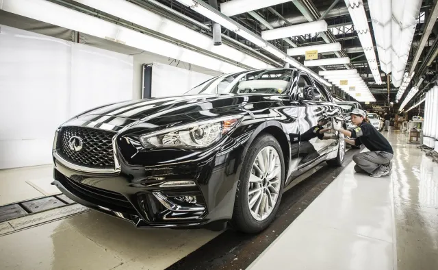Nowe infiniti Q50 już w produkcji. Do Polski trafi z najlepszym japońskim silnikiem