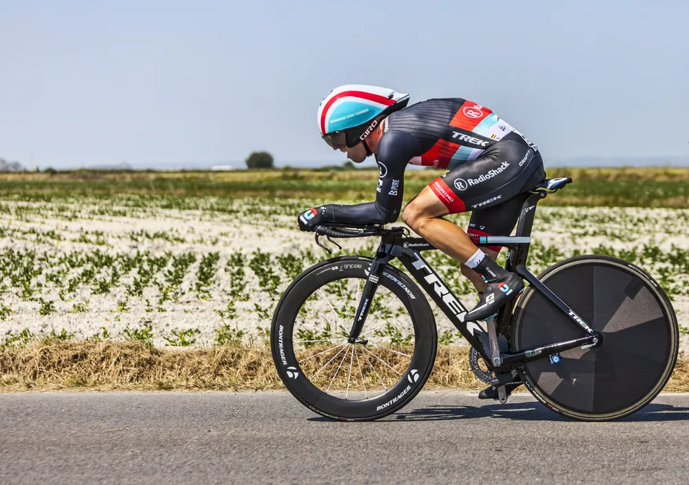 Skandal przed Tour de France. Kolarz sprośnym żartem obraził hostessy