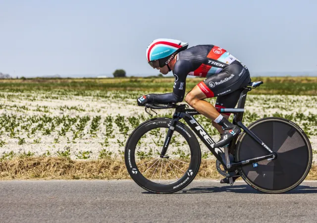 Skandal przed Tour de France. Kolarz sprośnym żartem obraził hostessy