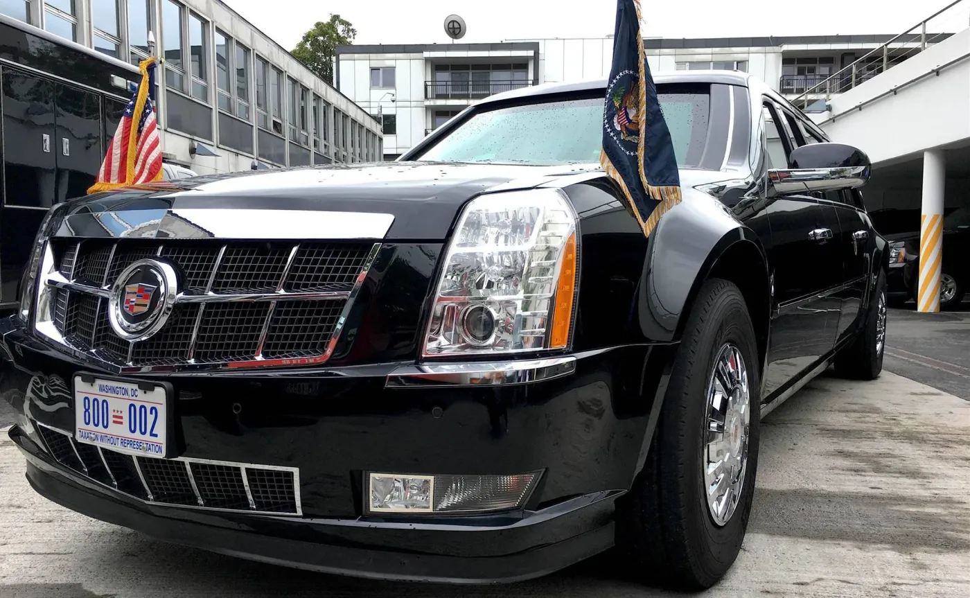 Cadillac One, czyli Bestia - samochód prezydenta USA Baracka Obamy już w Warszawie 