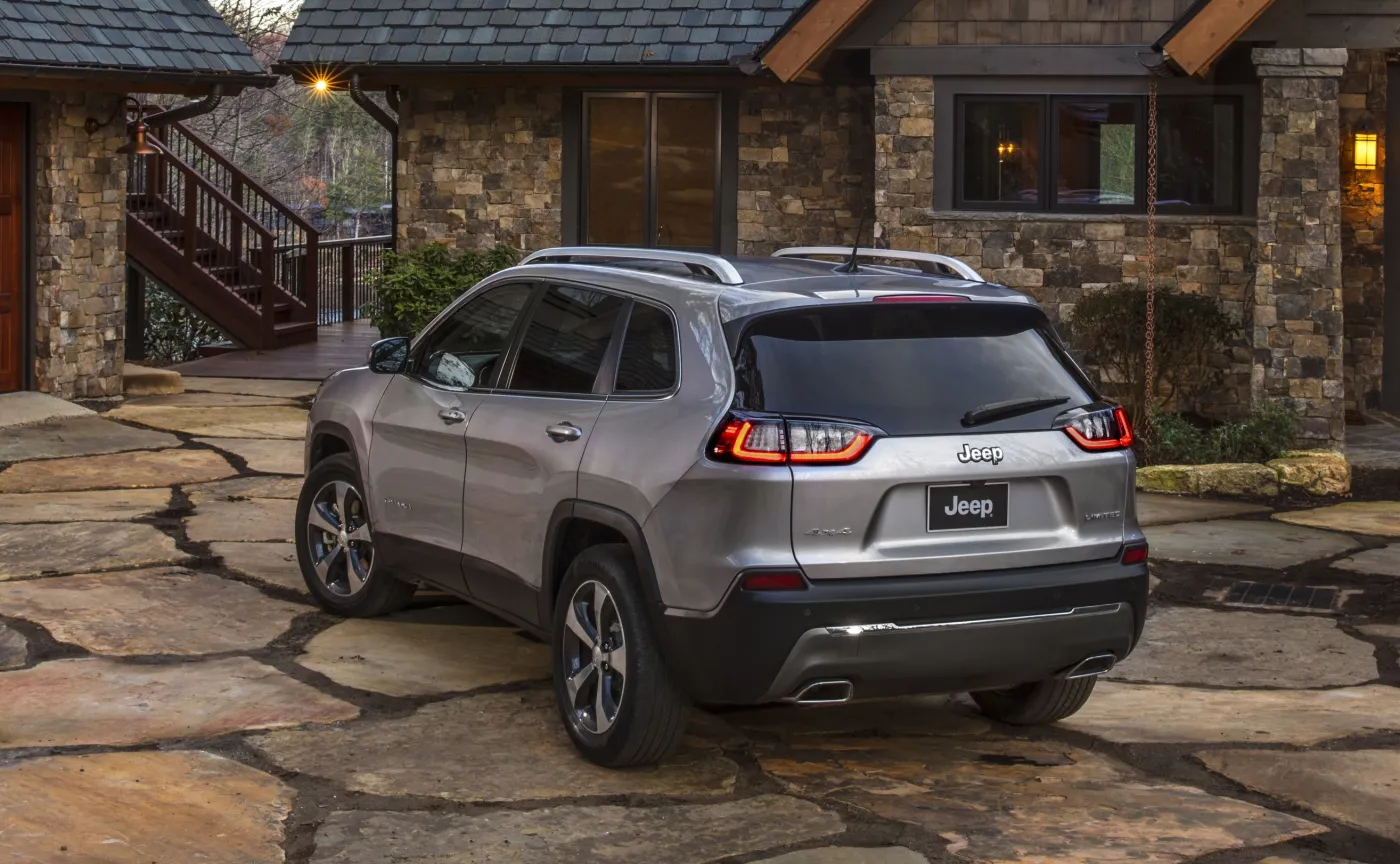 10665729-jeep-cherokee.jpg