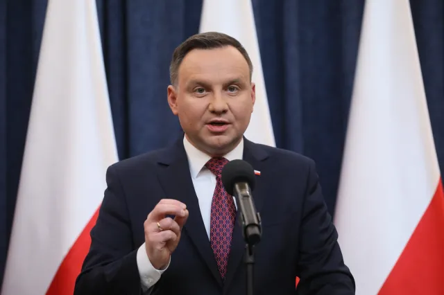 "Reforma to fikcja"; "Prezydent bierze udział w zamachu". Opozycja o decyzji prezydenta