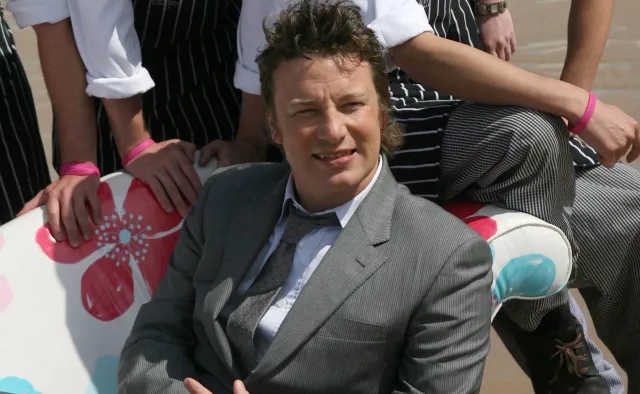 Zepsute mięso w restauracjach Jamiego Olivera. "Jeden z największych skandali w branży żywnościowej od lat"