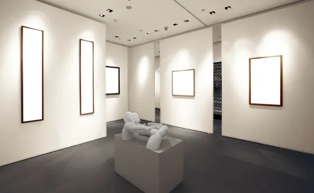 "W sztuce współczesnej nie ma tematów tabu". Rozmowa z kuratorem Szymonem Żydkiem