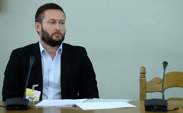 Posłowie pytali, a Łukasz Daszuta milczał. Obrońca Marcina P. odmówił składania wyjaśnień przed komisją śledczą ds. Amber Gold