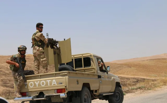 Kurdyjscy peszmergowie w odwrocie. Wycofali się na pozycje zajmowane w 2014 r.