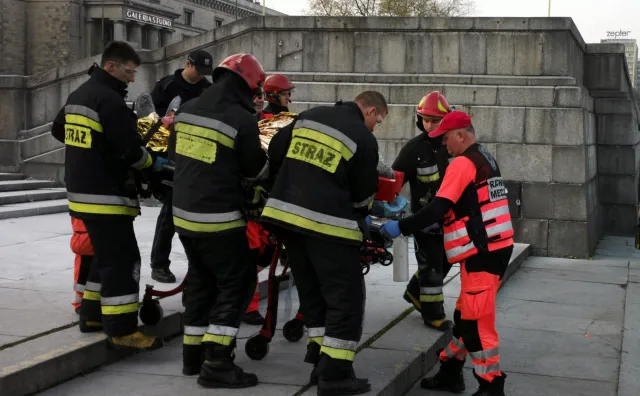 Prokuratura zleciła sekcję zwłok mężczyzny, który podpalił się przed PKiN