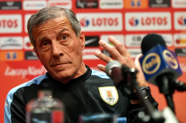 Trener reprezentacji Urugwaju: Lewandowski byłby... truskawką na torcie. Tak, tak - truskawką