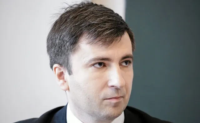 Obniżka wieku emerytalnego to nowe liberum weto. "Prezydent Duda z powodu tej decyzji będzie na liście hańby"