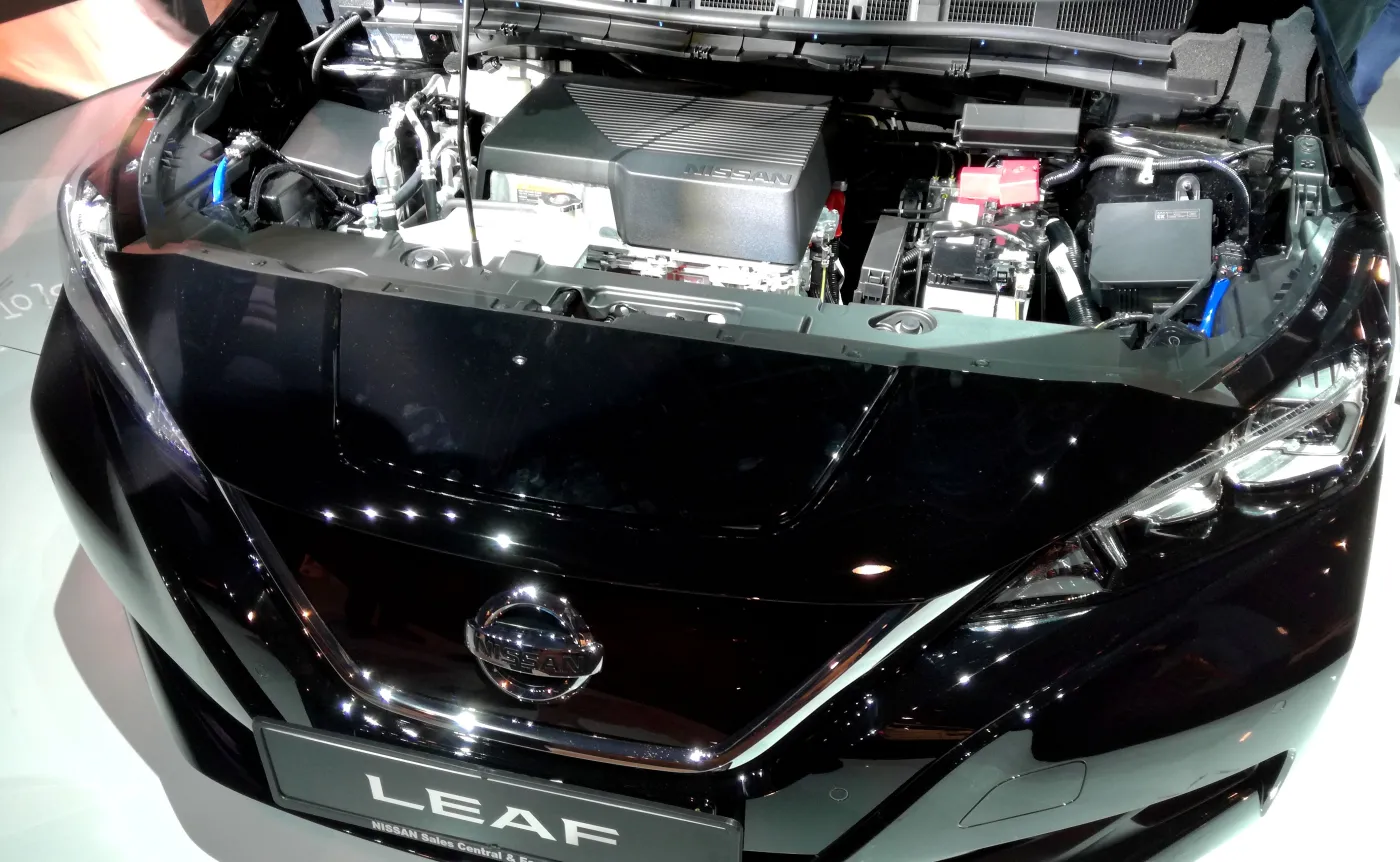 10602697-nissan-leaf.jpg