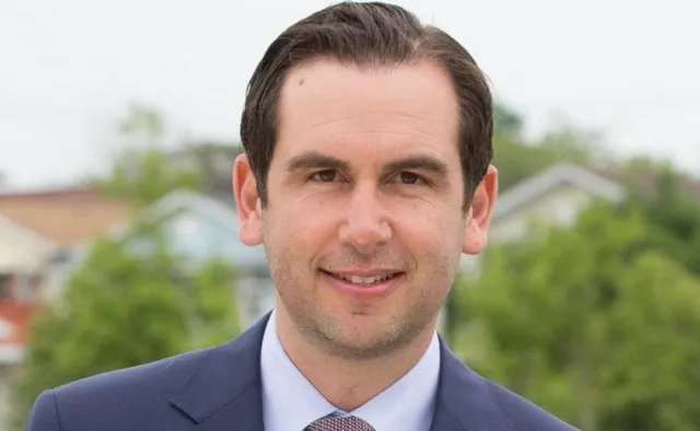 Burmistrz Jersey City wydał oświadczenie. Żałuje wpisu o Karczewskim i wybiera się do Polski