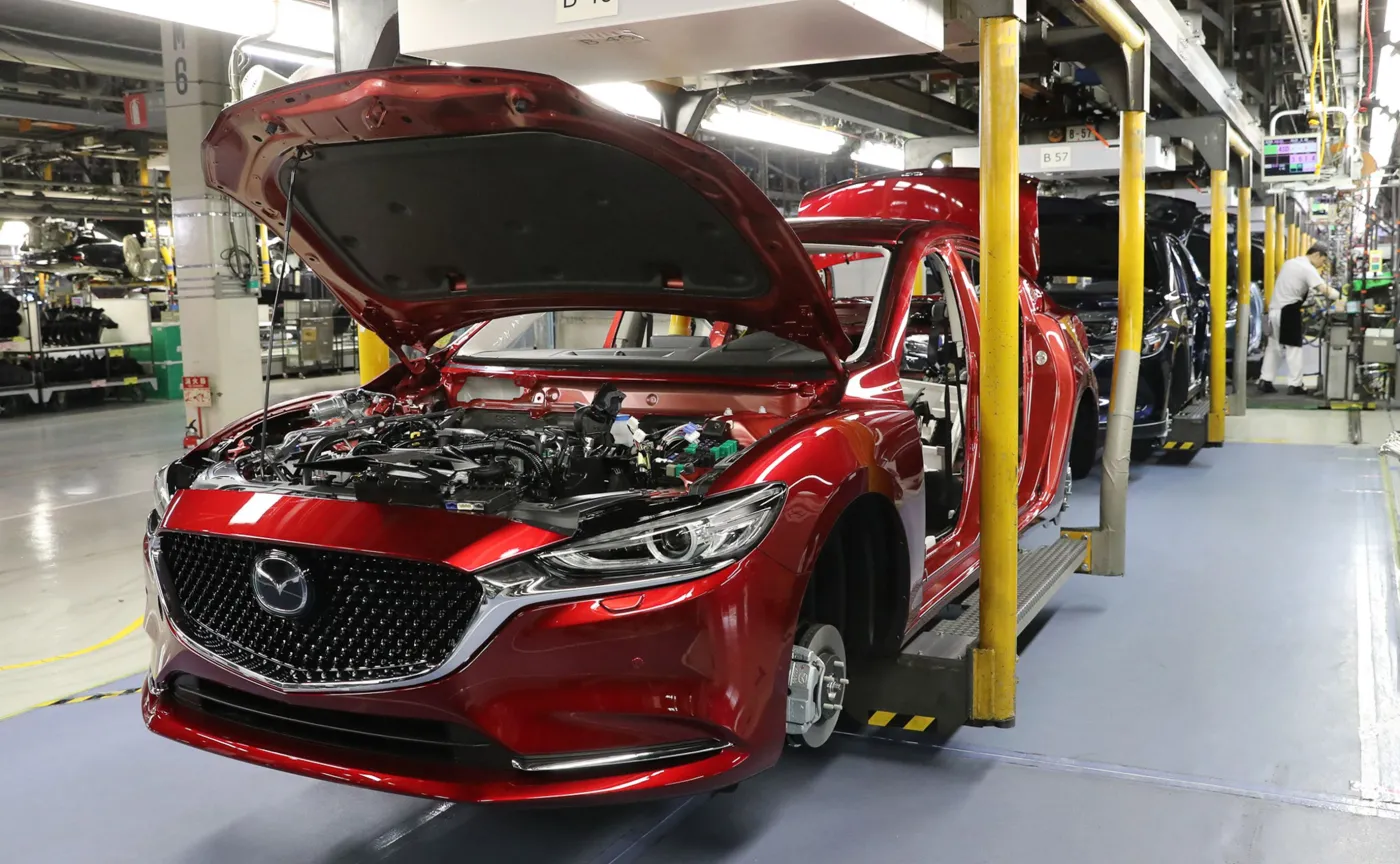 Japoński koncern wprowadza na rynek przełomowy silnik benzynowy, który działa jak... diesel