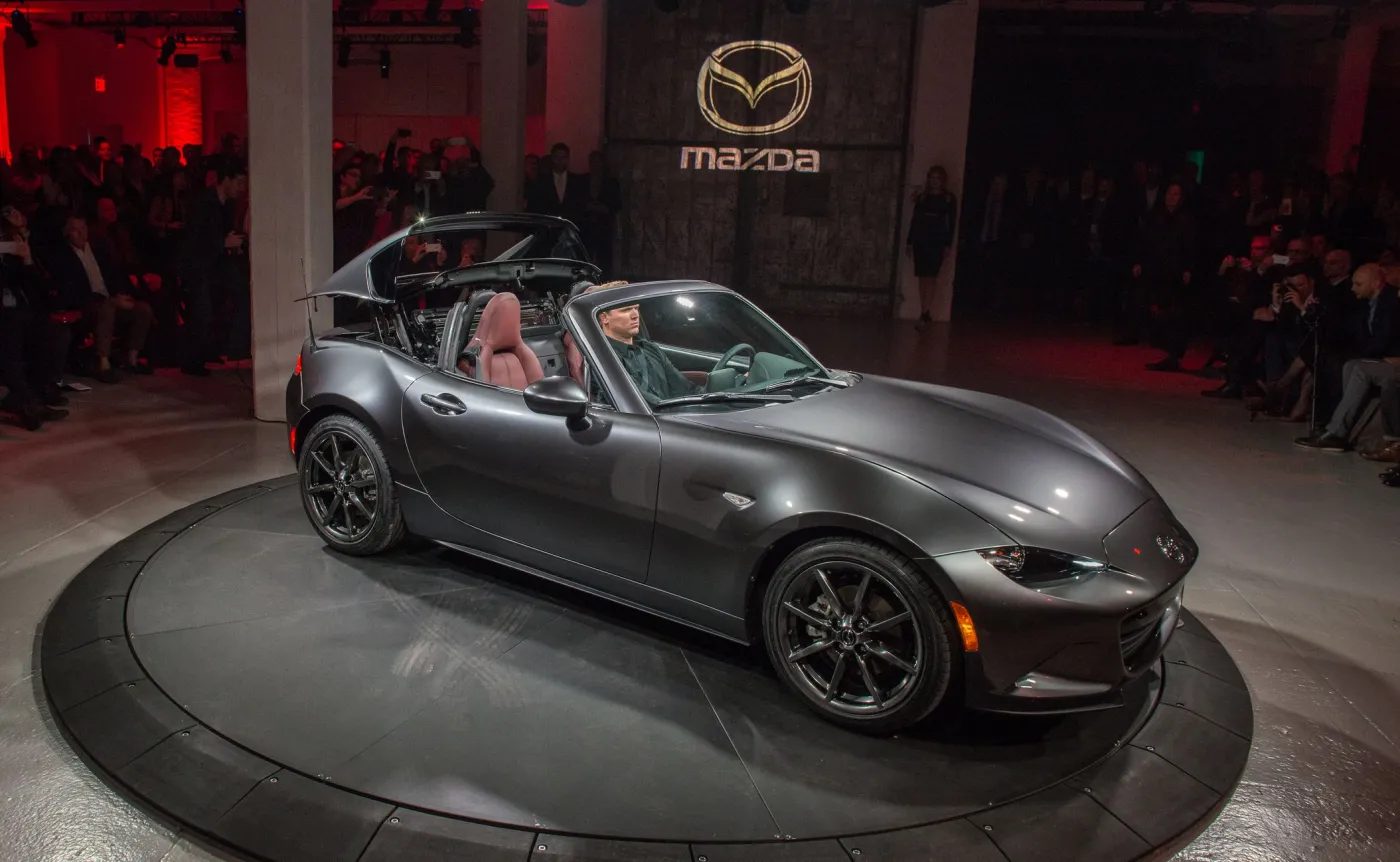 8869865-mazda-mx-5-rf.jpg
