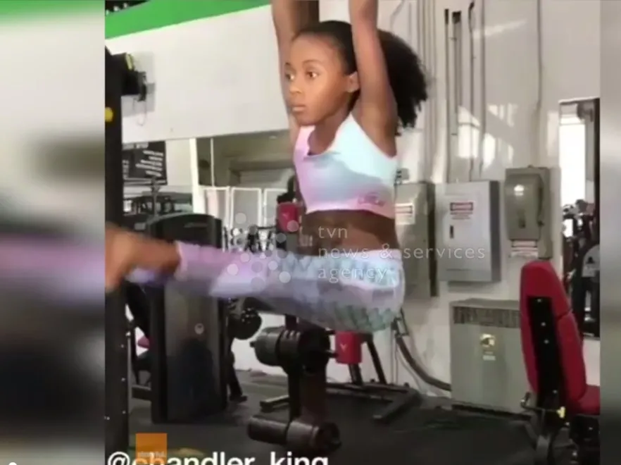 Ta 10-latka może zawstydzić niejednego dorosłego. Ma żelazne mięśnie i ćwiczy jak zawodowy sportowiec. WIDEO