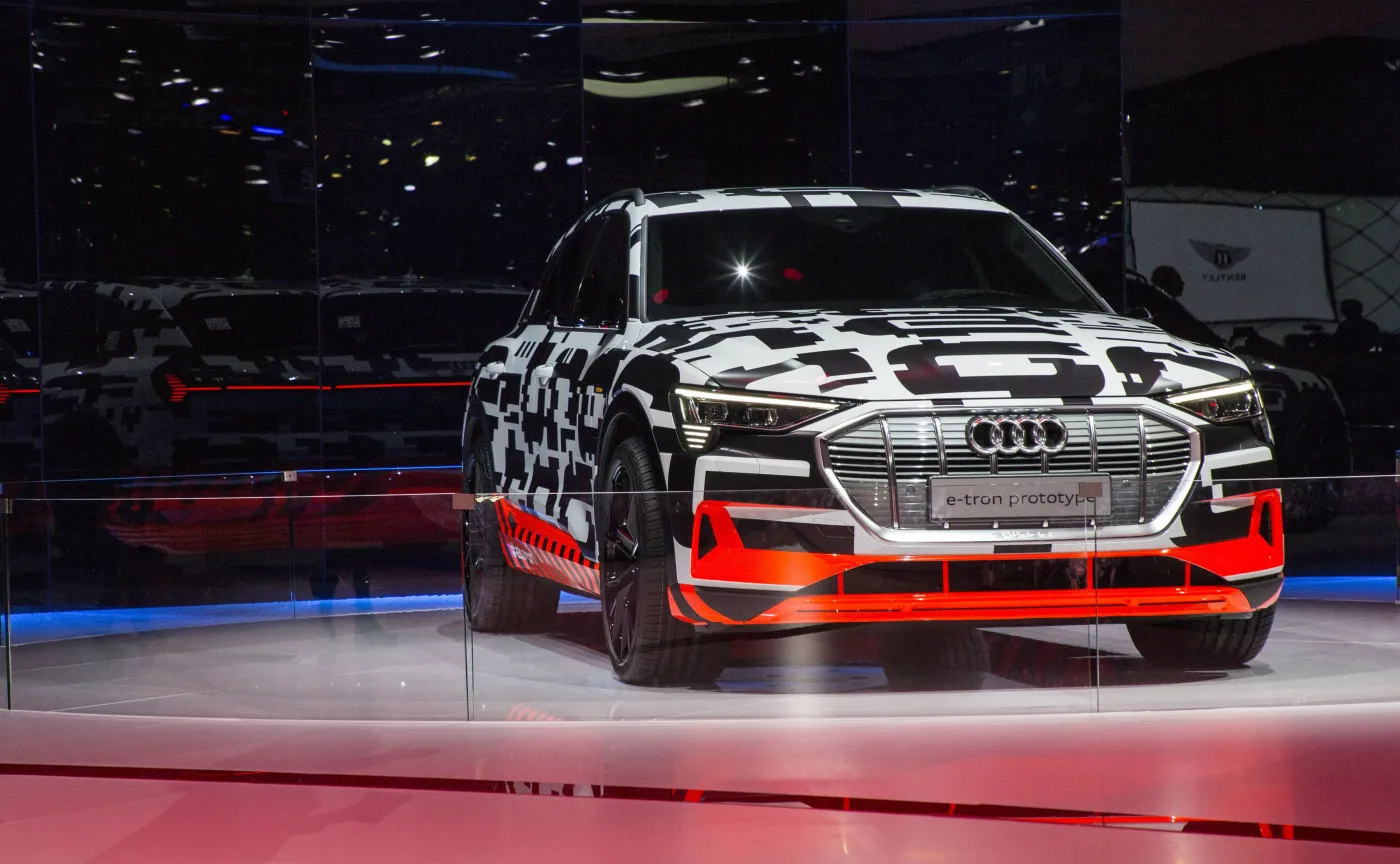 10827804-audi-e-tron.jpg