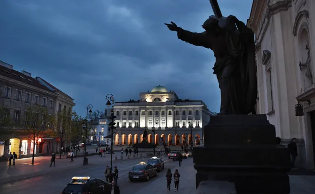 Szefowie instytutów PAN, oprócz pensji, brali liczne dodatki. Szczepienne, toksyczne, lunchowe...