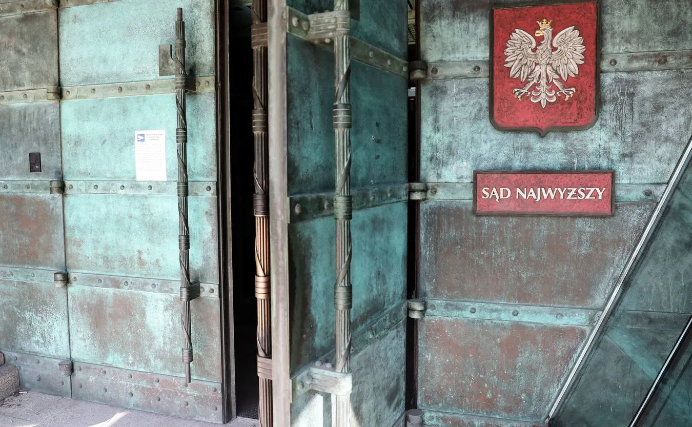 Bezprawie prawników. Przestrzeganie prawa zostanie domeną skończonych frajerów [FELIETON]