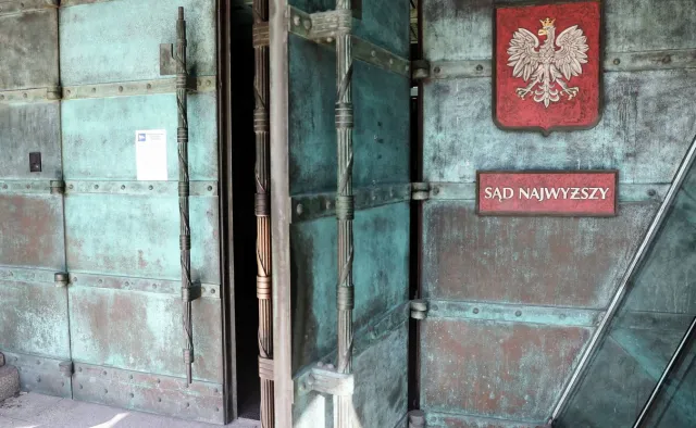 Bezprawie prawników. Przestrzeganie prawa zostanie domeną skończonych frajerów [FELIETON]