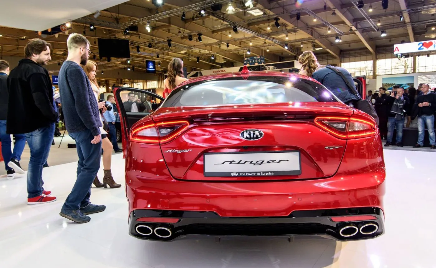 10050467-kia-stinger.jpg