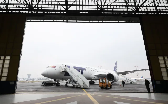 Przymusowe lądowanie polskiego Boeinga w Nowym Jorku. Powodem usterka silnika