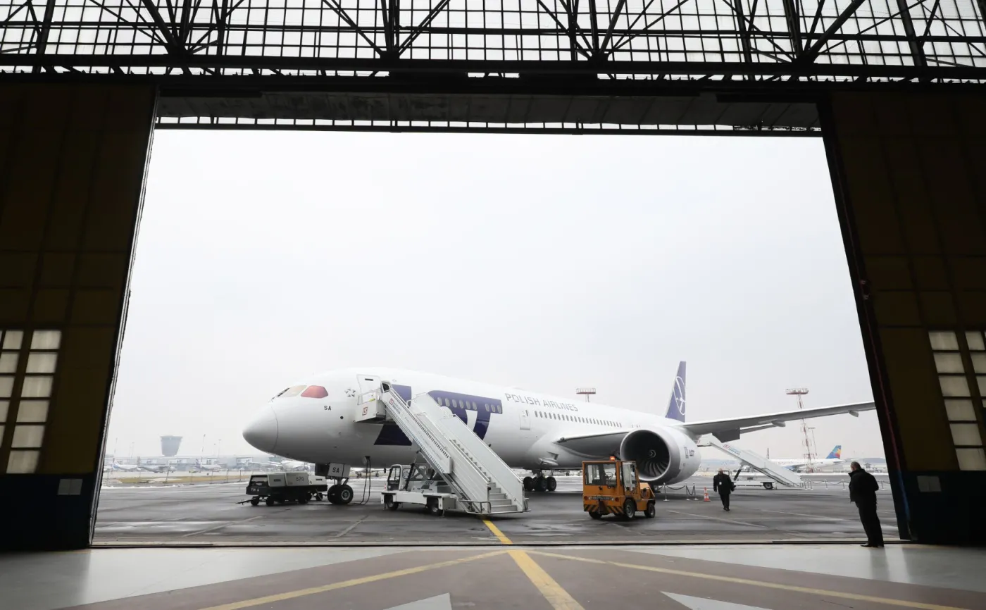 Przymusowe lądowanie polskiego Boeinga w Nowym Jorku. Powodem usterka silnika