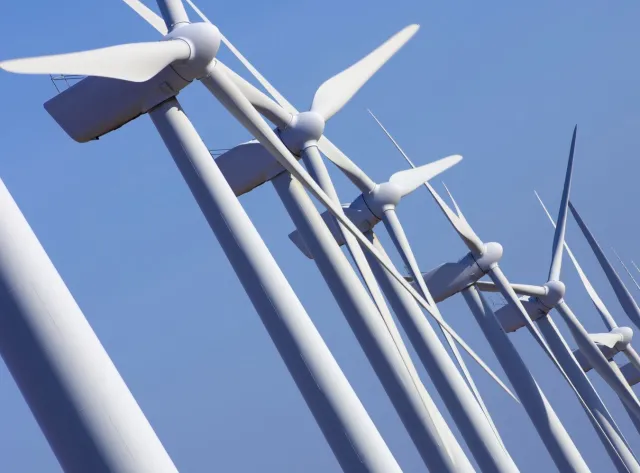 Politycy buntują Polaków przeciw wiatrakom. "Zatruwają ludziom życie"