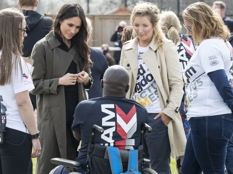 Meghan Markle nagrabiła sobie TĄ stylizacją. Przyszli poddani nie szczędzą słów krytyki