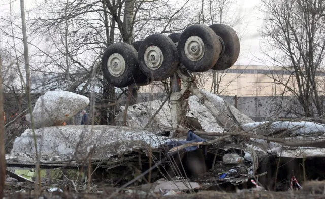 Osiem lat śledztwa ws. katastrofy smoleńskiej. Zagraniczni eksperci i zmiana śledczych
