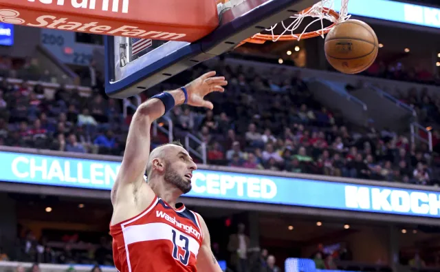 Świetny mecz Gortata. Tylko Wall i Beal zdobyli więcej punktów od Polaka. Wizards zmniejszyli stratę