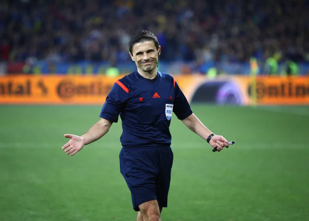 Mazic i Kuipers sędziami finałów Ligi Mistrzów i Ligi Europy, Marciniak technicznym